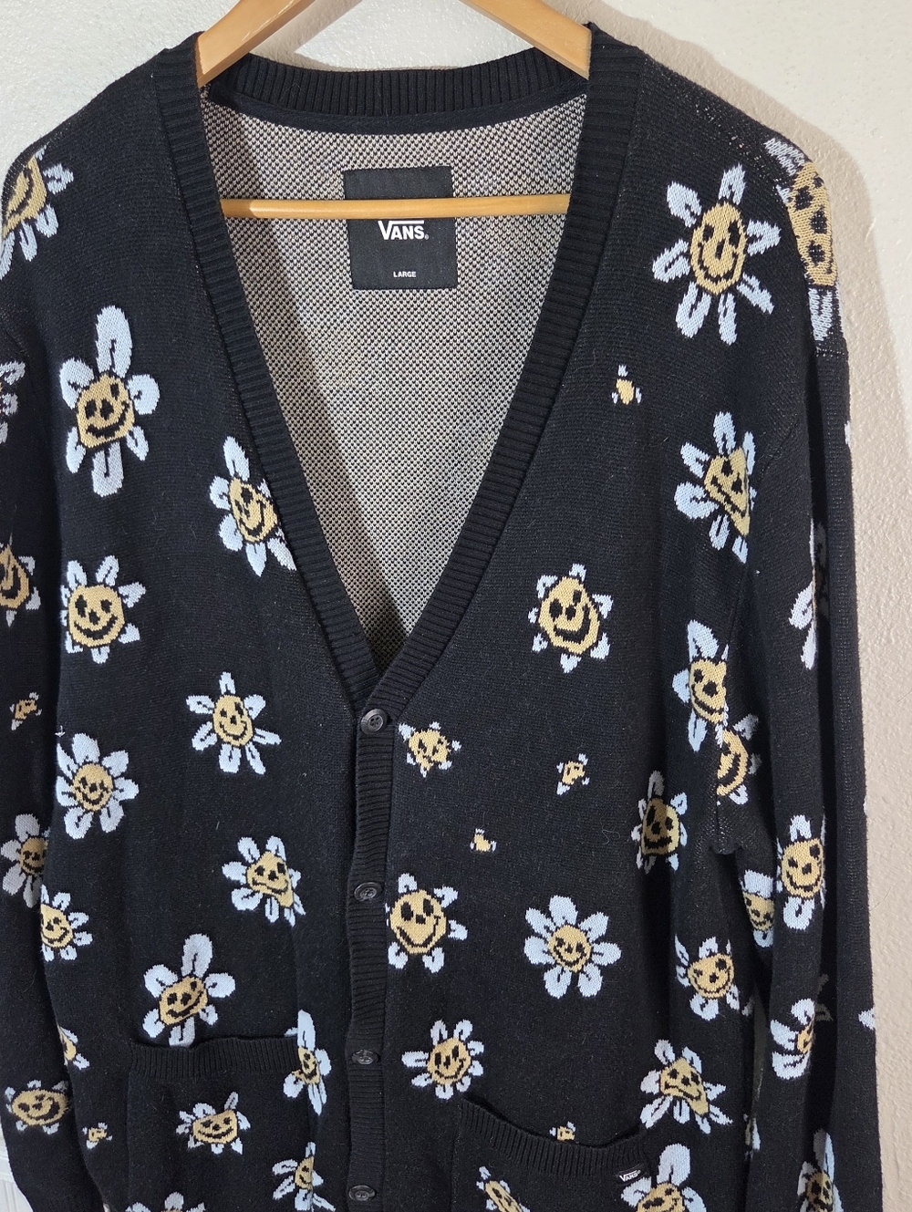 Vans Men’s Large Black Smiley Daisy Cardigan Sweater Cotton V Neck Button Front - Picture 7 of 13